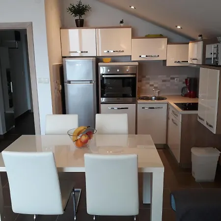 Adria Apartmani Karlobag Exterior photo