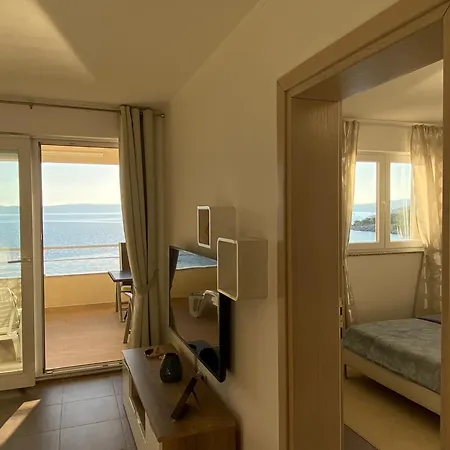 Adria Apartmani Karlobag Exterior photo