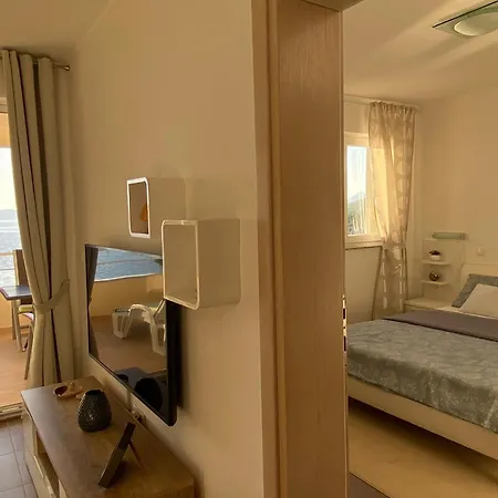 Adria Apartmani Karlobag Exterior photo
