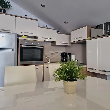 Adria Apartmani Karlobag Exterior photo