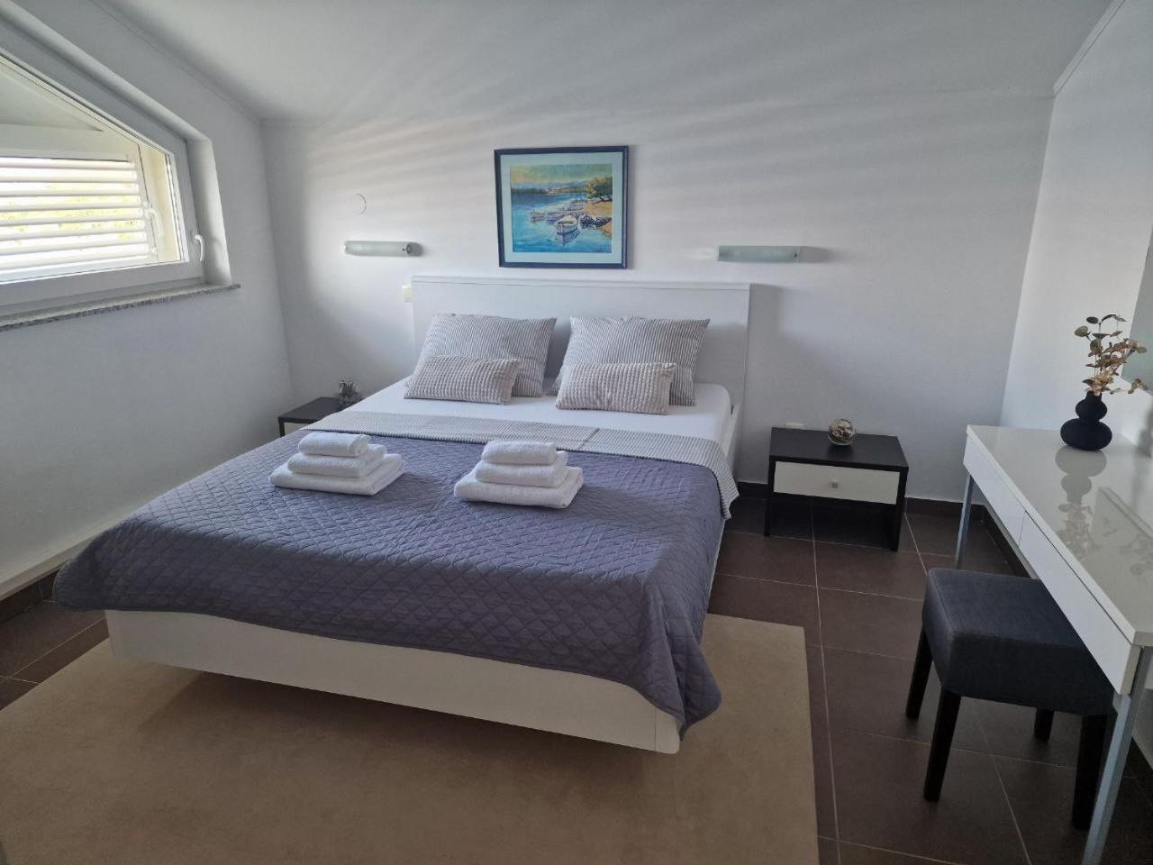 Apartment Adria Karlobag
